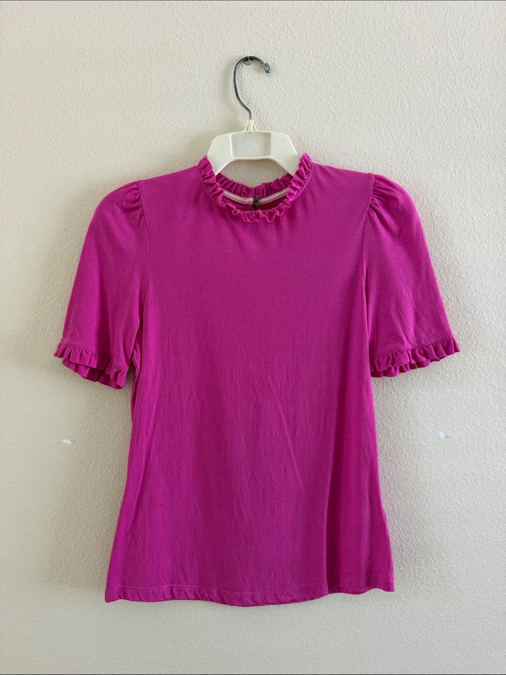 Ruffle Neck Short Sleeve Tee in Fuchsia